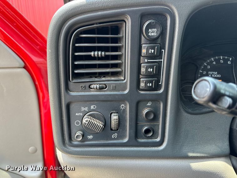 image for item DK6937 2005 Chevrolet Avalanche Crew Cab pickup truck