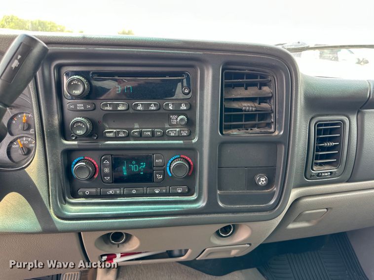 image for item DK6937 2005 Chevrolet Avalanche Crew Cab pickup truck