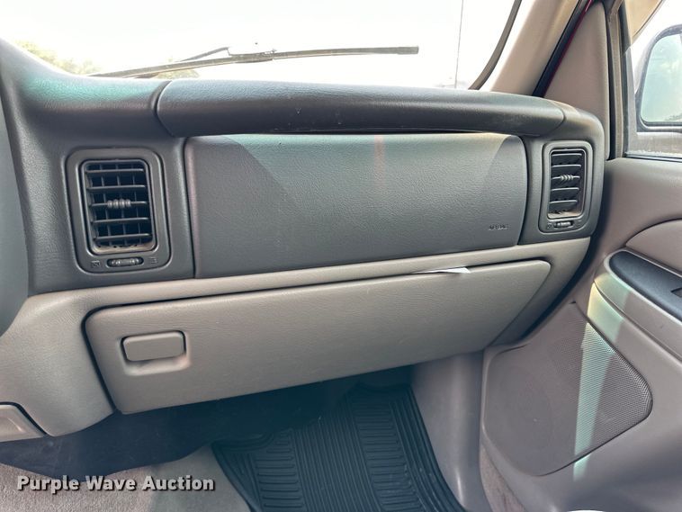 image for item DK6937 2005 Chevrolet Avalanche Crew Cab pickup truck