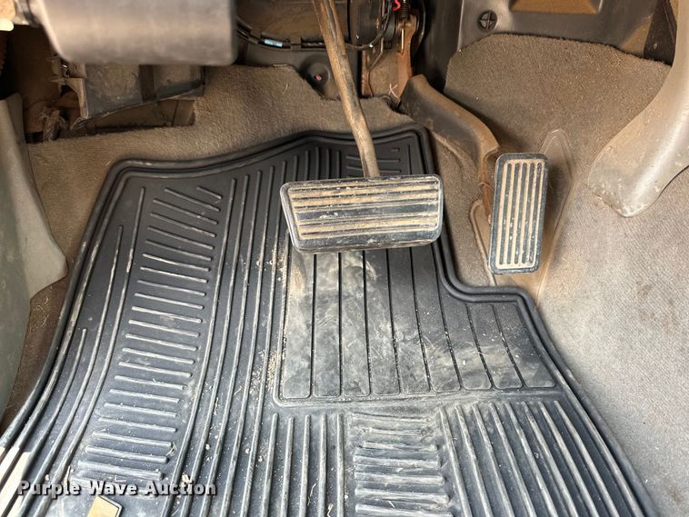 image for item DK6937 2005 Chevrolet Avalanche Crew Cab pickup truck