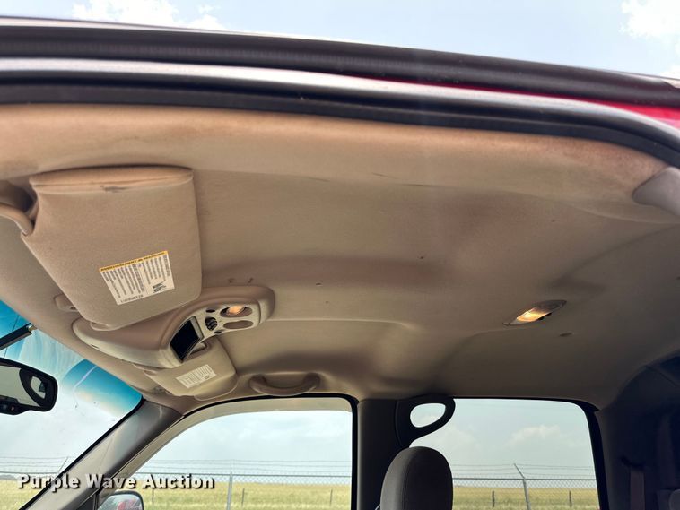 image for item DK6937 2005 Chevrolet Avalanche Crew Cab pickup truck