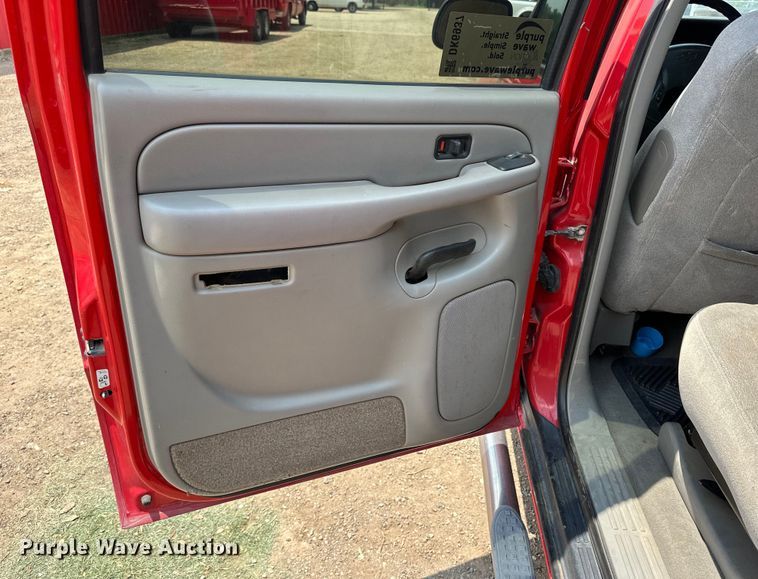 image for item DK6937 2005 Chevrolet Avalanche Crew Cab pickup truck