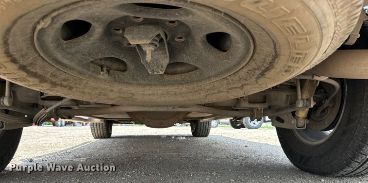 image for item DK6937 2005 Chevrolet Avalanche Crew Cab pickup truck