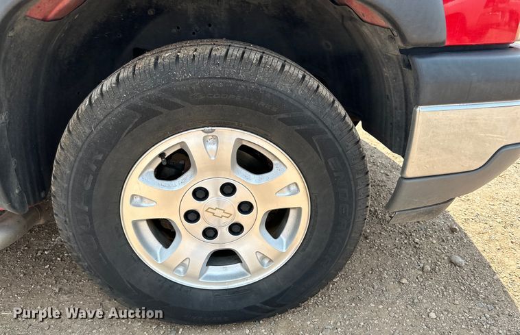 image for item DK6937 2005 Chevrolet Avalanche Crew Cab pickup truck