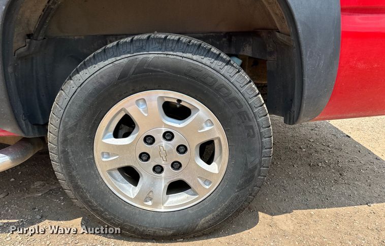 image for item DK6937 2005 Chevrolet Avalanche Crew Cab pickup truck