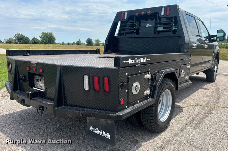 image for item DO6601 2017 Ford F350 Super Duty Crew Cab flatbed pickup truck