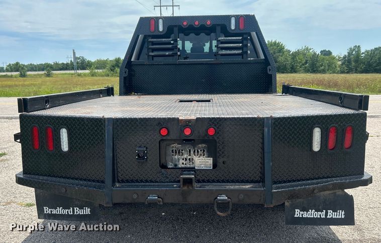 image for item DO6601 2017 Ford F350 Super Duty Crew Cab flatbed pickup truck