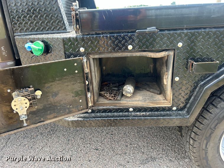 image for item DO6601 2017 Ford F350 Super Duty Crew Cab flatbed pickup truck