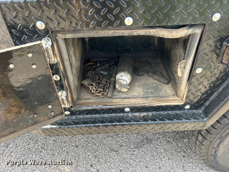 image for item DO6601 2017 Ford F350 Super Duty Crew Cab flatbed pickup truck