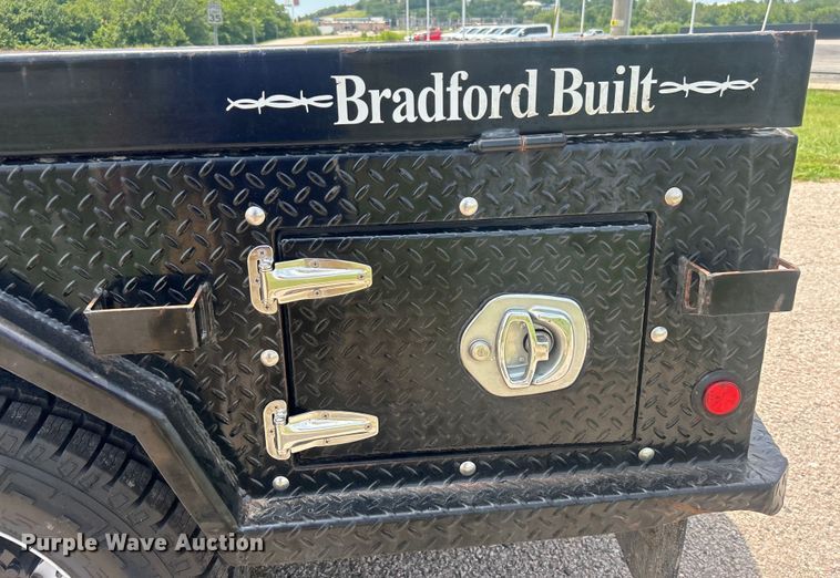 image for item DO6601 2017 Ford F350 Super Duty Crew Cab flatbed pickup truck