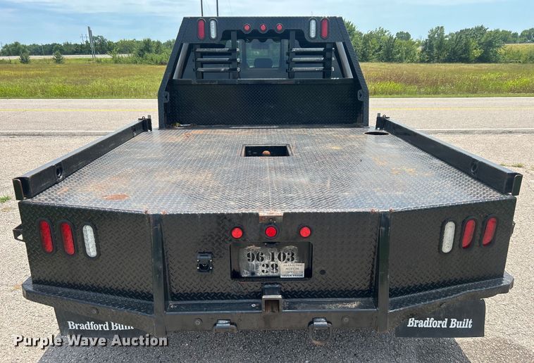 image for item DO6601 2017 Ford F350 Super Duty Crew Cab flatbed pickup truck