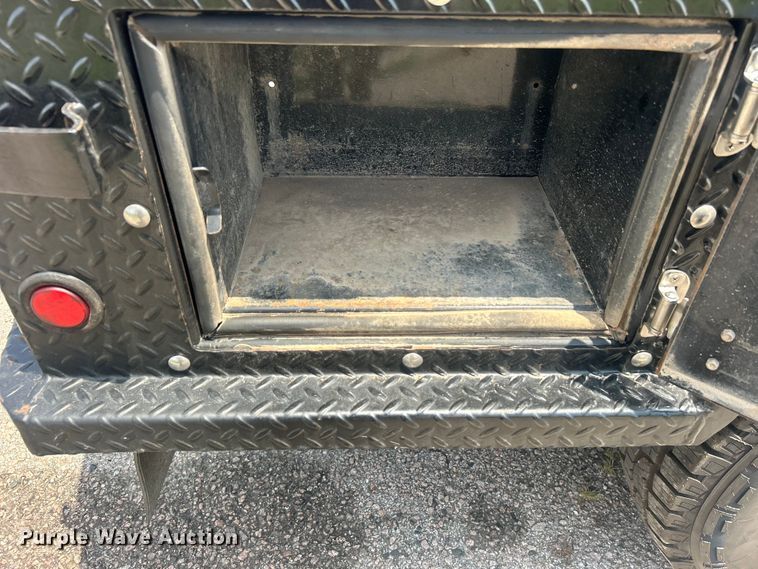 image for item DO6601 2017 Ford F350 Super Duty Crew Cab flatbed pickup truck