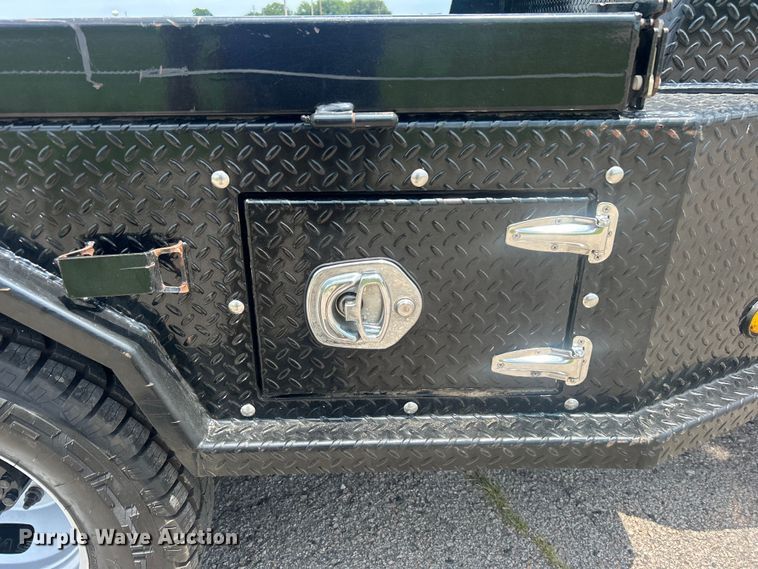 image for item DO6601 2017 Ford F350 Super Duty Crew Cab flatbed pickup truck