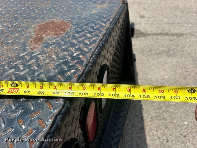 image for item DO6601 2017 Ford F350 Super Duty Crew Cab flatbed pickup truck