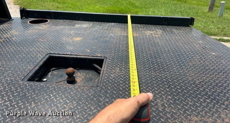 image for item DO6601 2017 Ford F350 Super Duty Crew Cab flatbed pickup truck