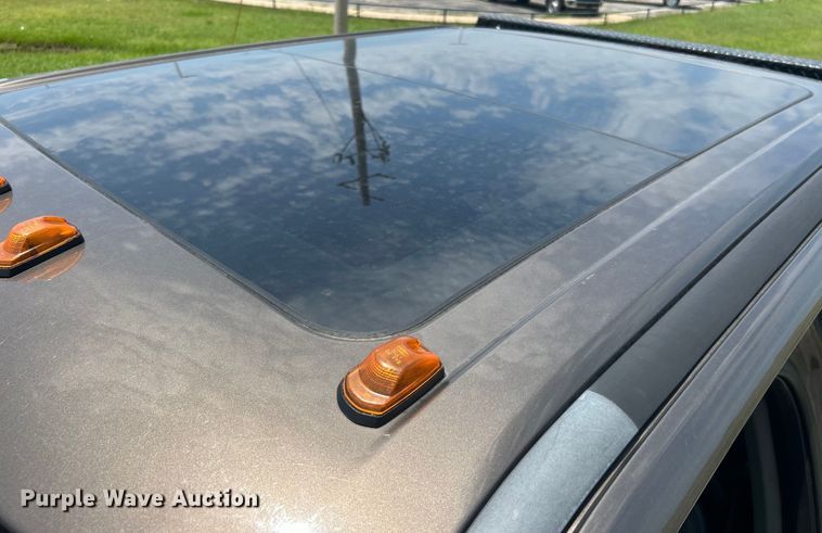 image for item DO6601 2017 Ford F350 Super Duty Crew Cab flatbed pickup truck