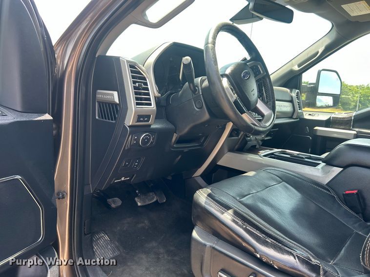 image for item DO6601 2017 Ford F350 Super Duty Crew Cab flatbed pickup truck