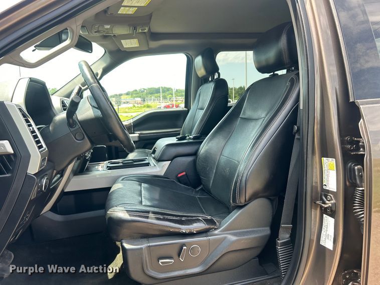 image for item DO6601 2017 Ford F350 Super Duty Crew Cab flatbed pickup truck