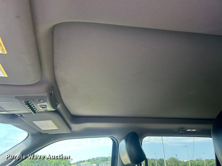 image for item DO6601 2017 Ford F350 Super Duty Crew Cab flatbed pickup truck