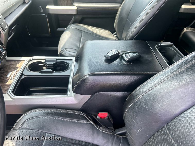 image for item DO6601 2017 Ford F350 Super Duty Crew Cab flatbed pickup truck