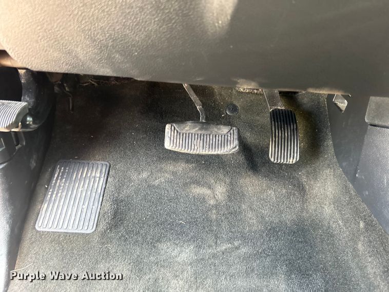 image for item DO6601 2017 Ford F350 Super Duty Crew Cab flatbed pickup truck