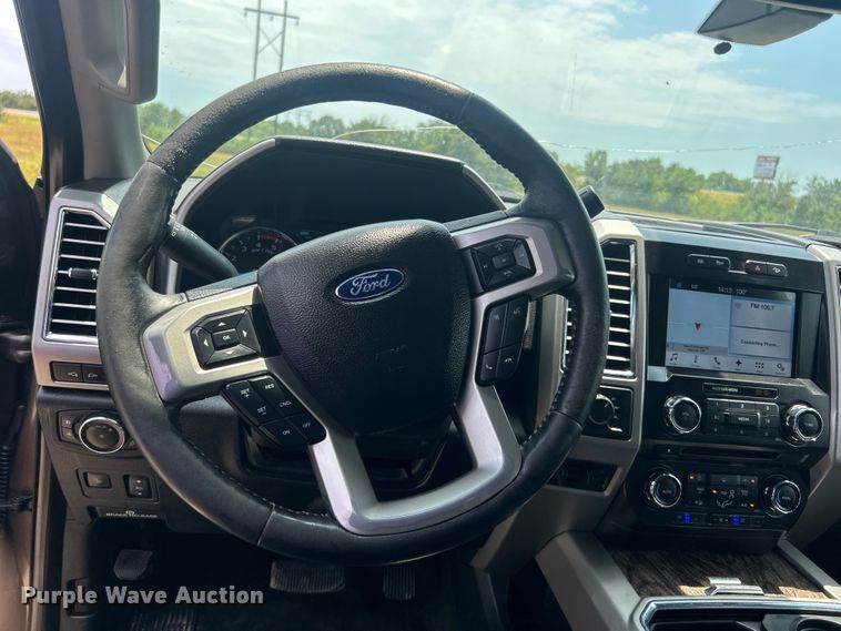 image for item DO6601 2017 Ford F350 Super Duty Crew Cab flatbed pickup truck