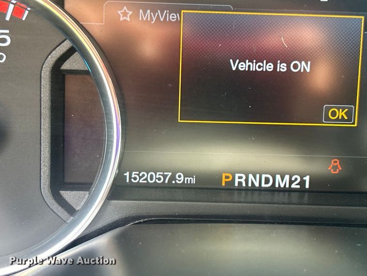 image for item DO6601 2017 Ford F350 Super Duty Crew Cab flatbed pickup truck