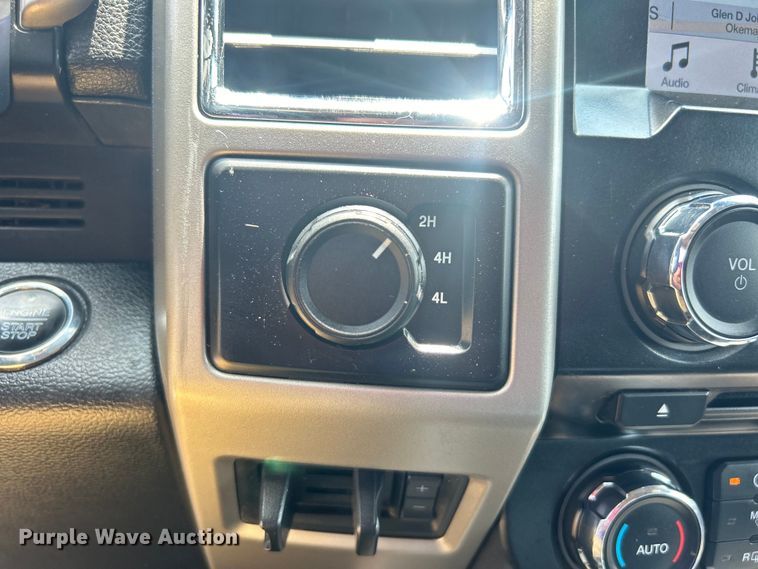 image for item DO6601 2017 Ford F350 Super Duty Crew Cab flatbed pickup truck