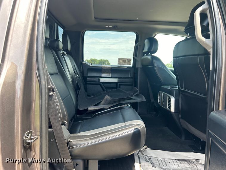 image for item DO6601 2017 Ford F350 Super Duty Crew Cab flatbed pickup truck