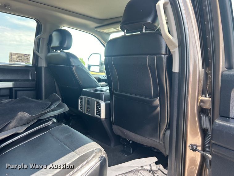 image for item DO6601 2017 Ford F350 Super Duty Crew Cab flatbed pickup truck