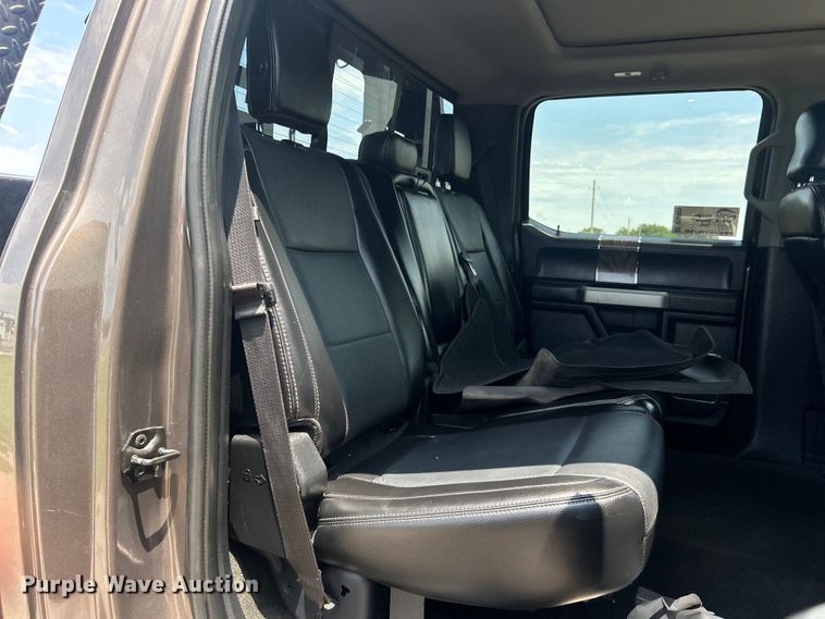 image for item DO6601 2017 Ford F350 Super Duty Crew Cab flatbed pickup truck