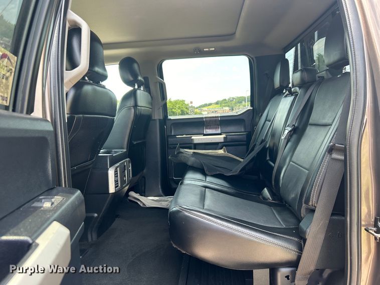 image for item DO6601 2017 Ford F350 Super Duty Crew Cab flatbed pickup truck