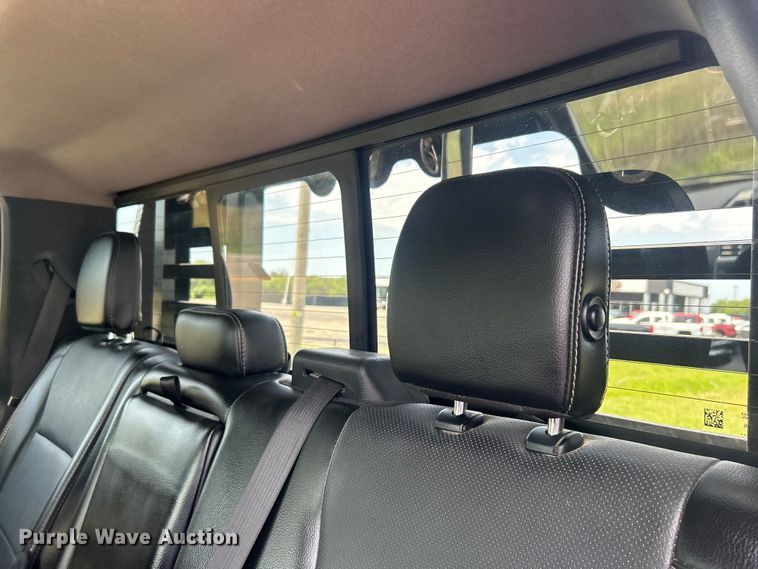 image for item DO6601 2017 Ford F350 Super Duty Crew Cab flatbed pickup truck