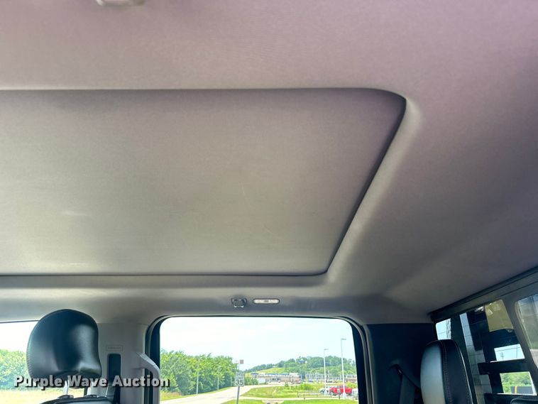 image for item DO6601 2017 Ford F350 Super Duty Crew Cab flatbed pickup truck