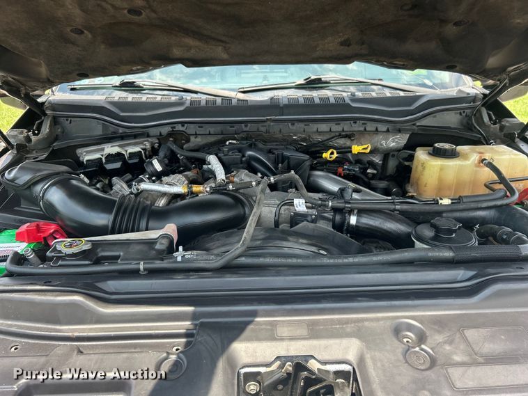 image for item DO6601 2017 Ford F350 Super Duty Crew Cab flatbed pickup truck