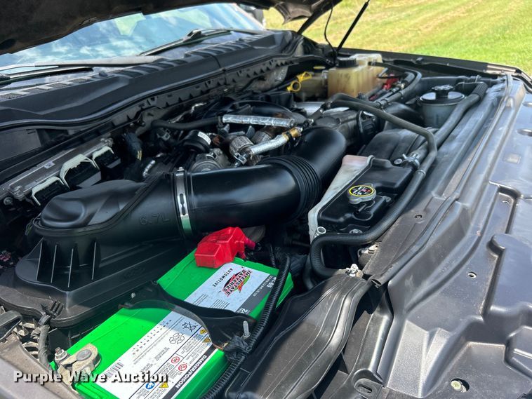 image for item DO6601 2017 Ford F350 Super Duty Crew Cab flatbed pickup truck