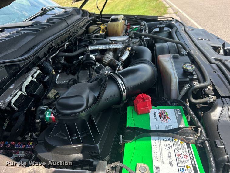 image for item DO6601 2017 Ford F350 Super Duty Crew Cab flatbed pickup truck