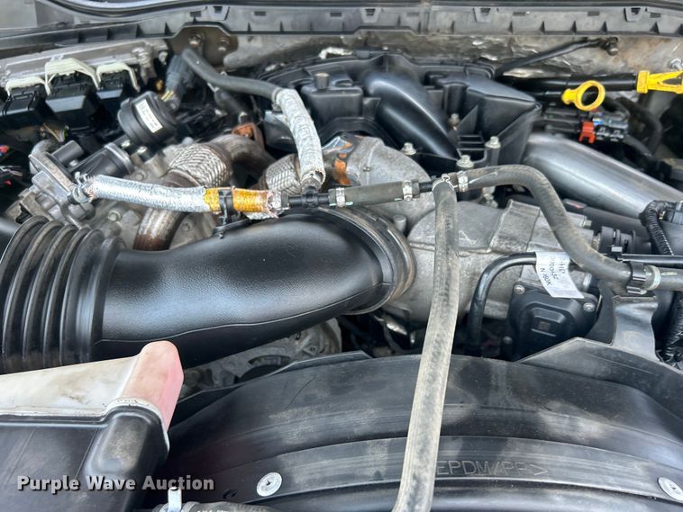 image for item DO6601 2017 Ford F350 Super Duty Crew Cab flatbed pickup truck