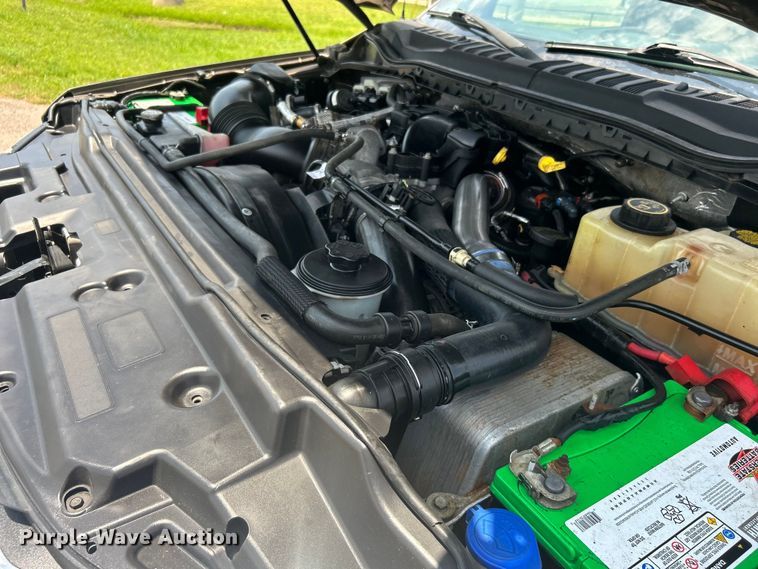 image for item DO6601 2017 Ford F350 Super Duty Crew Cab flatbed pickup truck