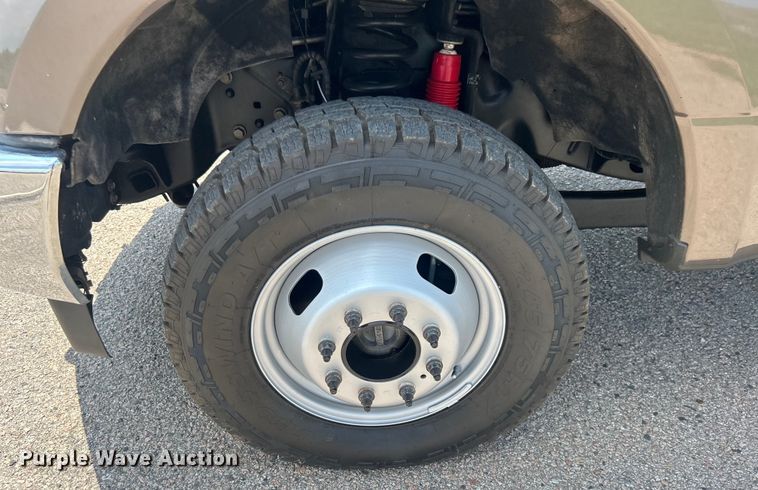 image for item DO6601 2017 Ford F350 Super Duty Crew Cab flatbed pickup truck