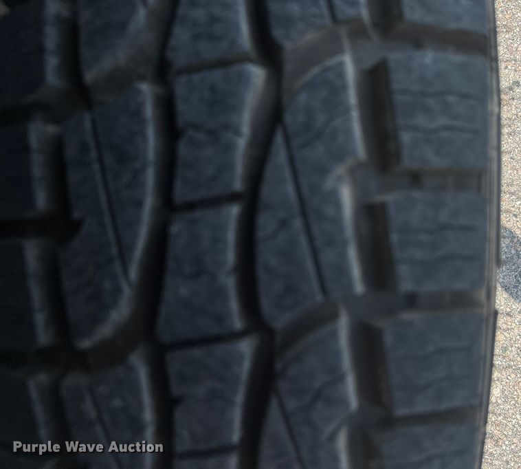 image for item DO6601 2017 Ford F350 Super Duty Crew Cab flatbed pickup truck