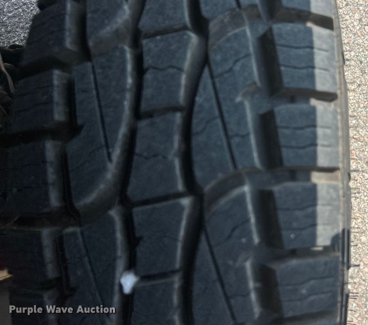 image for item DO6601 2017 Ford F350 Super Duty Crew Cab flatbed pickup truck