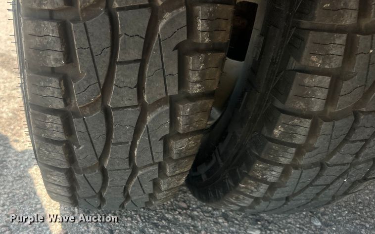 image for item DO6601 2017 Ford F350 Super Duty Crew Cab flatbed pickup truck