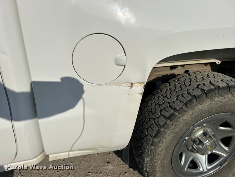 image for item DO6603 2015 Chevrolet  Silverado 1500 Crew Cab pickup truck