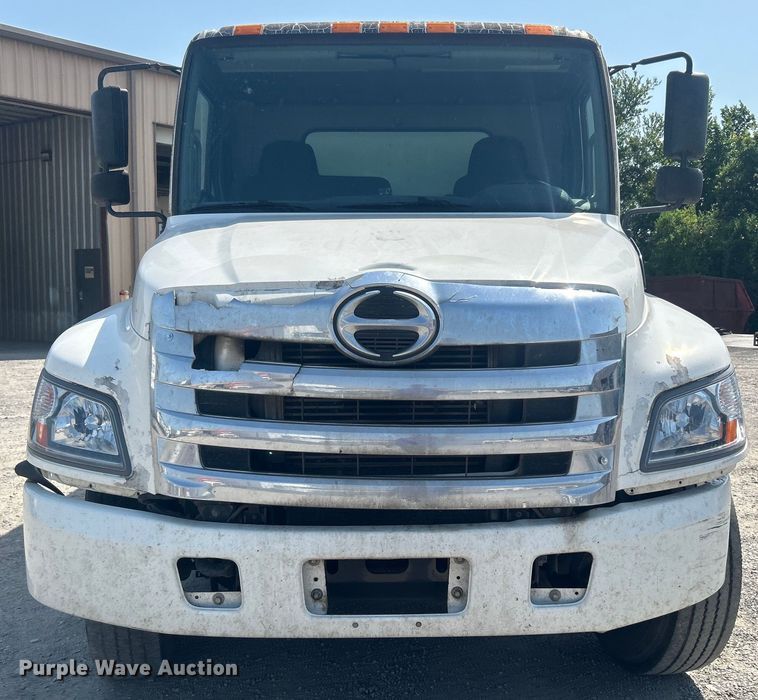 image for item DO6606 2011 Hino 268 delivery truck