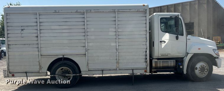 image for item DO6606 2011 Hino 268 delivery truck