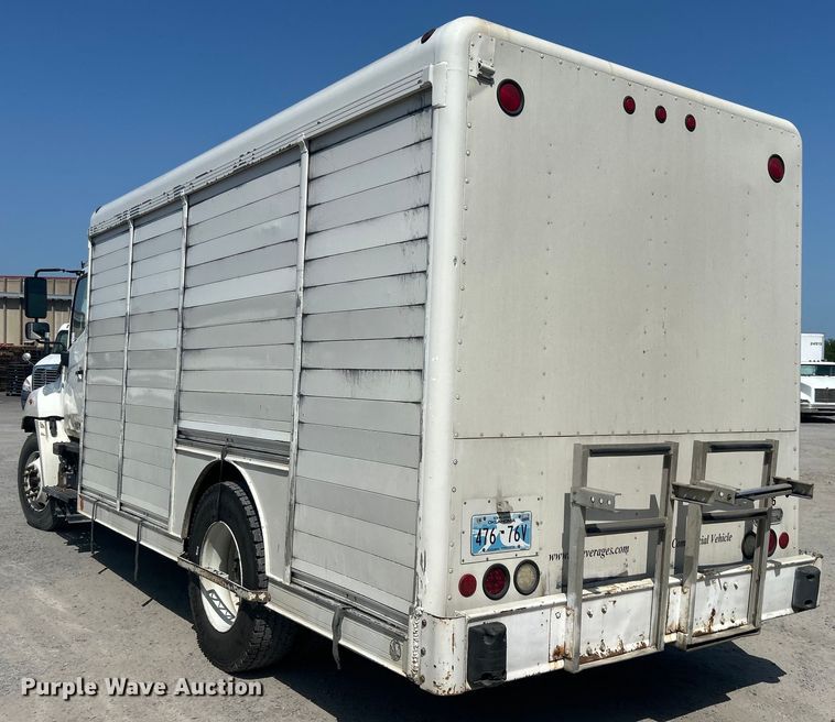 image for item DO6606 2011 Hino 268 delivery truck