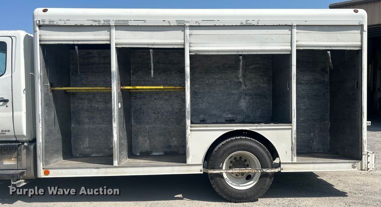 image for item DO6606 2011 Hino 268 delivery truck