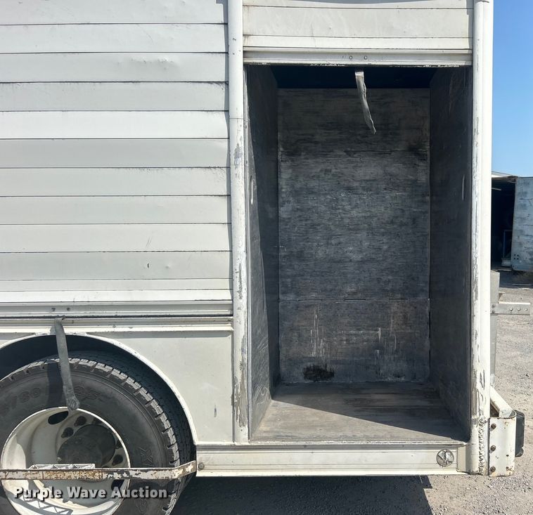 image for item DO6606 2011 Hino 268 delivery truck