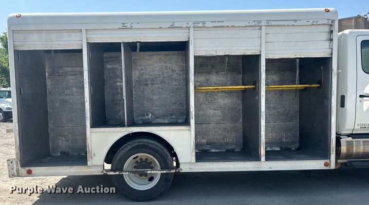 image for item DO6606 2011 Hino 268 delivery truck